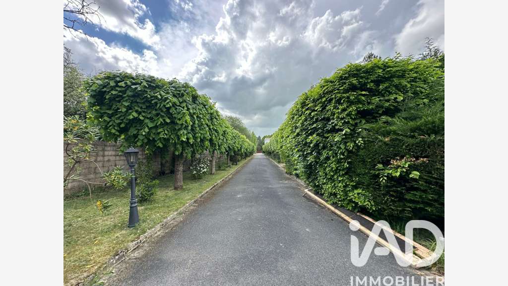 AV entrepôt de 300m² à Vieille Église en Yvelines
