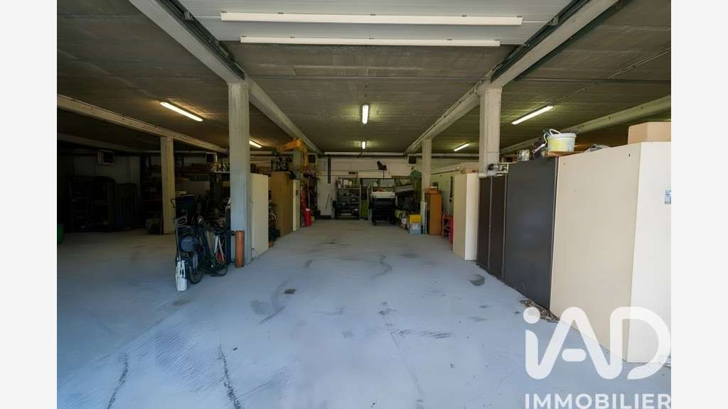 AV entrepôt de 300m² à Vieille Église en Yvelines