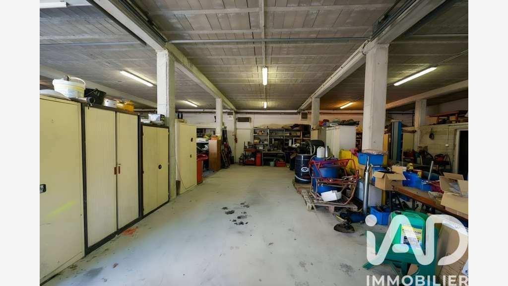 AV entrepôt de 300m² à Vieille Église en Yvelines
