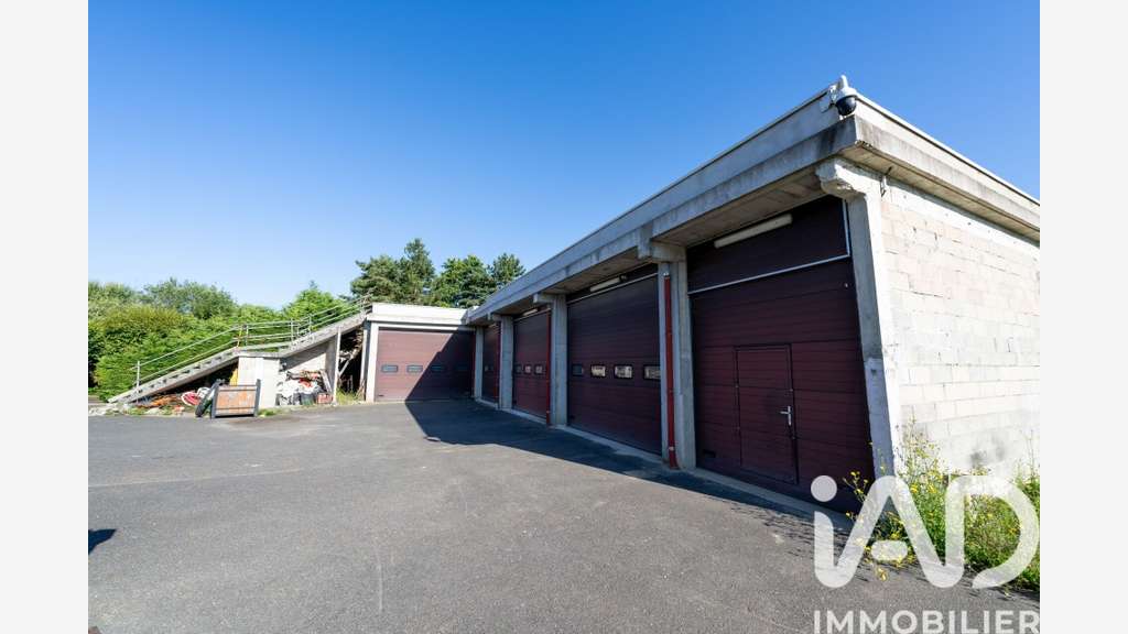 AV entrepôt de 300m² à Vieille Église en Yvelines