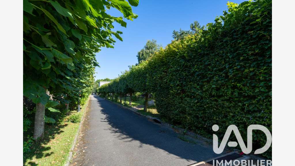 AV entrepôt de 300m² à Vieille Église en Yvelines