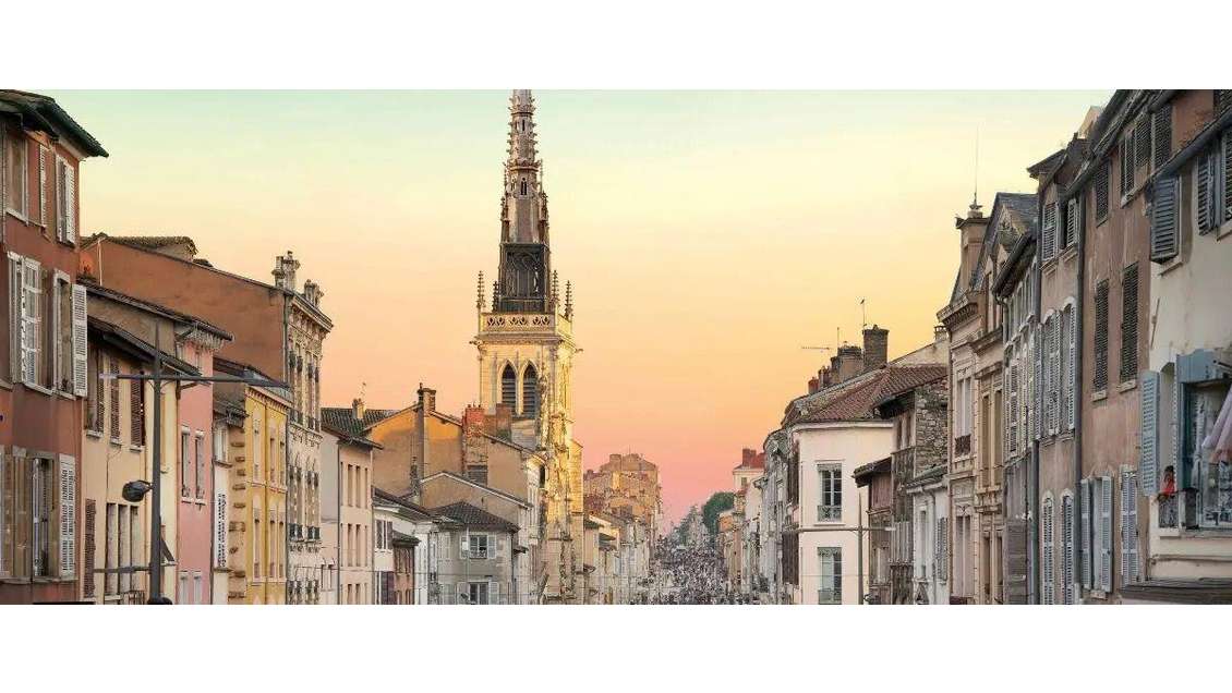 AV murs commerciaux 420m² à Villefranche-sur-Saône