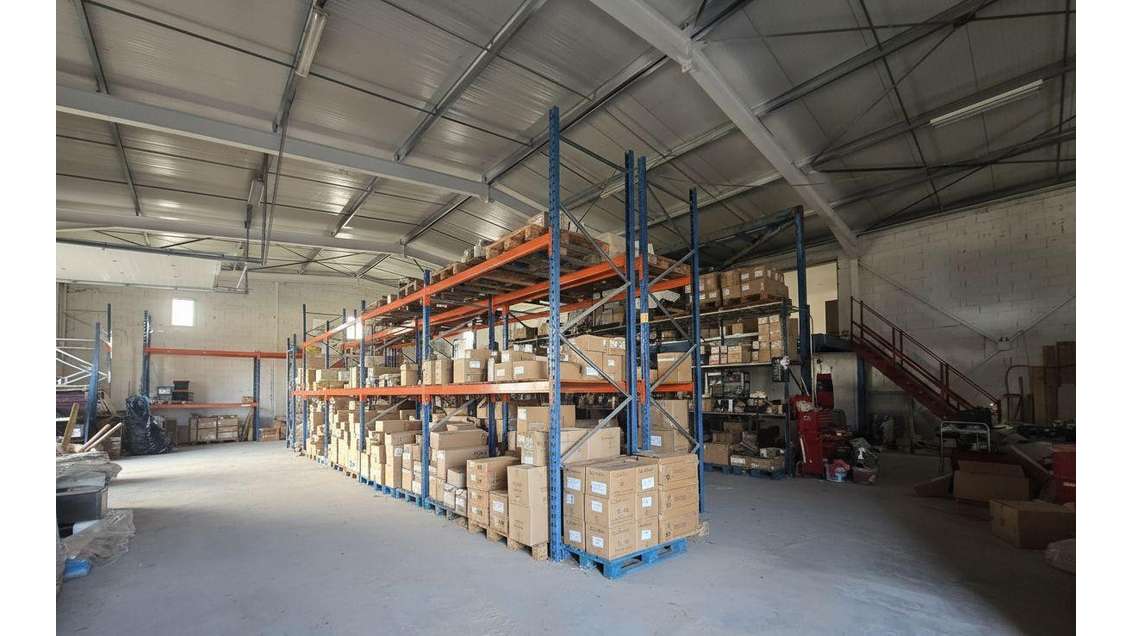 Vente local d'activité 800m² à Eurocentre