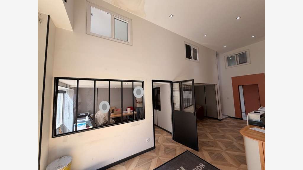 Murs local 89m² à vendre à Villeurbanne rue Dedieu