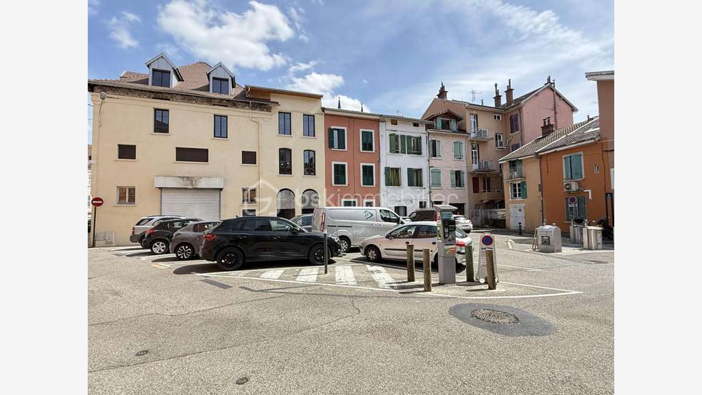 Vente ensemble immobilier atypique à Voiron centre