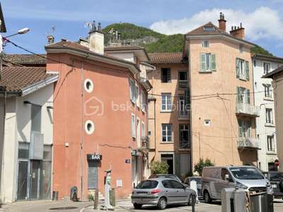 Vente ensemble immobilier atypique à Voiron centre