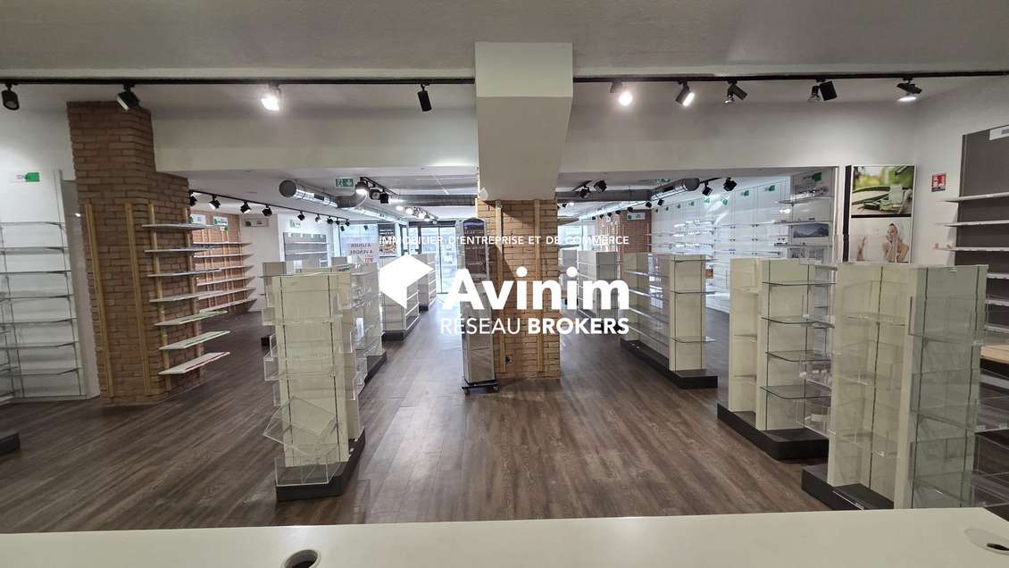 A louer, local commercial Voiron 408,49m2
