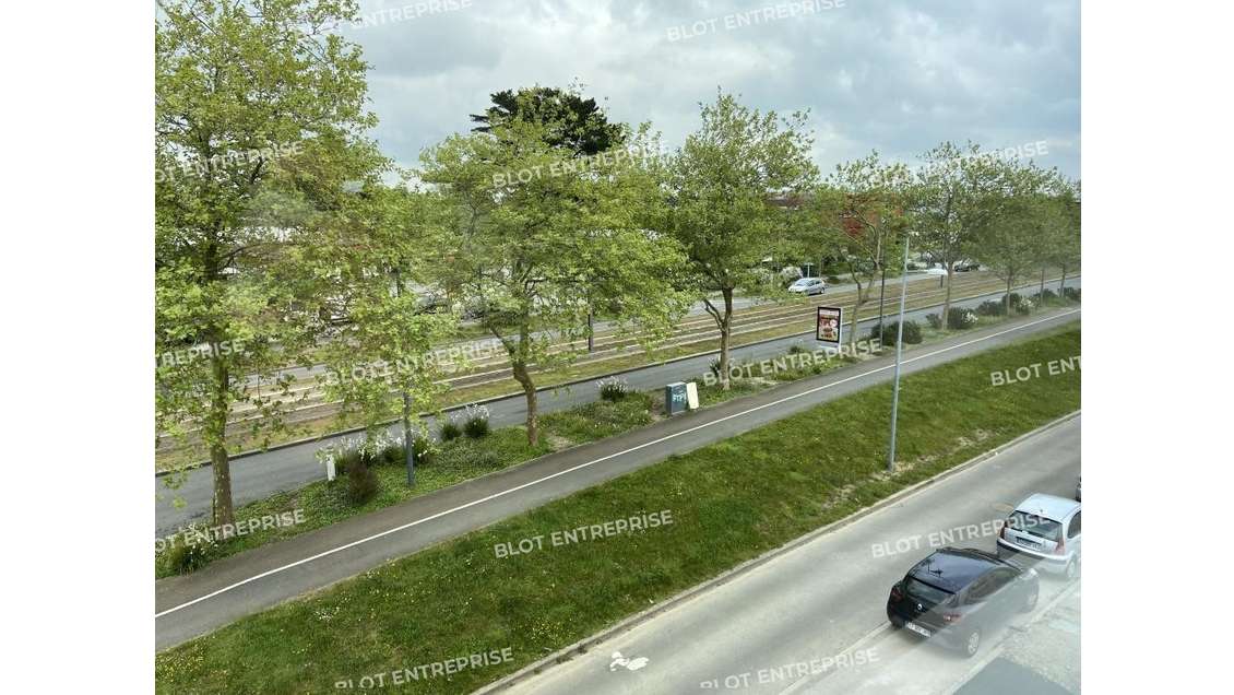 À vendre local commercial 370m² axe majeur Brest
