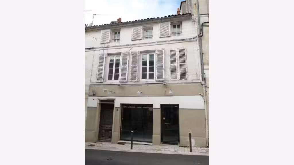 A vendre local commercial rue piétonne de Cognac
