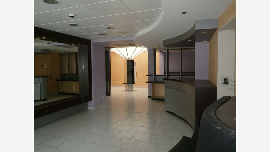 A vendre local commercial rue piétonne de Cognac