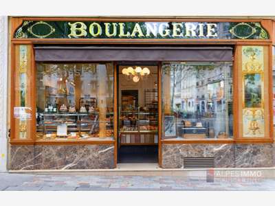 Local commercial 250m² et habitation Rte Napoléon