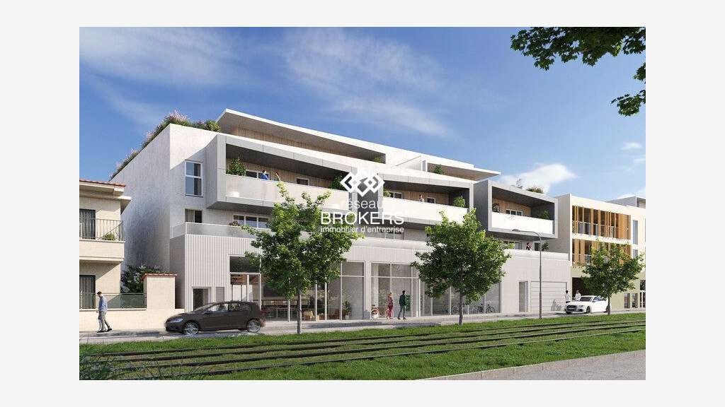 Local commercial de 146,54 m² + jardin 105,88 m² -