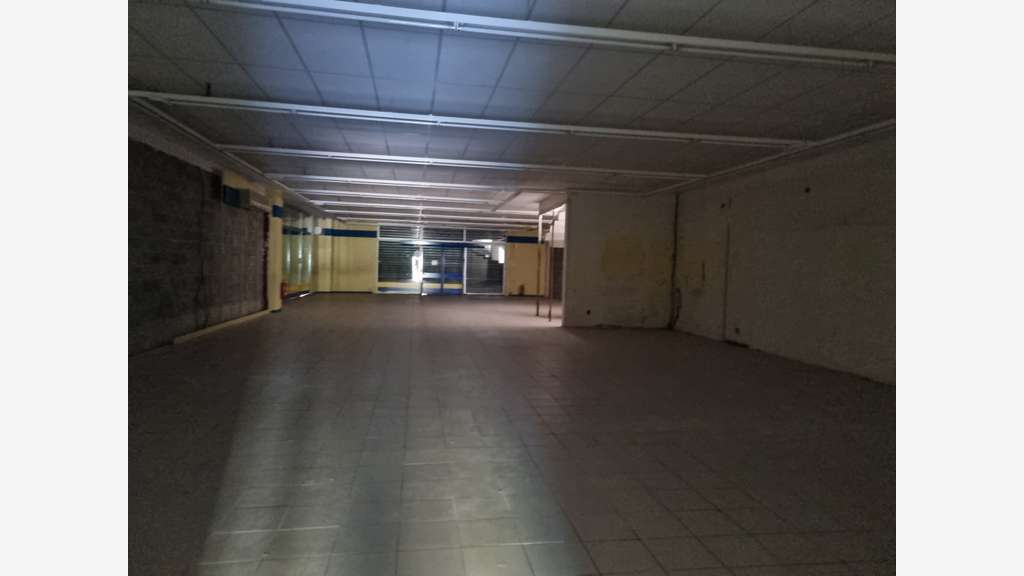 Vente local commercial 300m² RDC à Digne-les-Bains