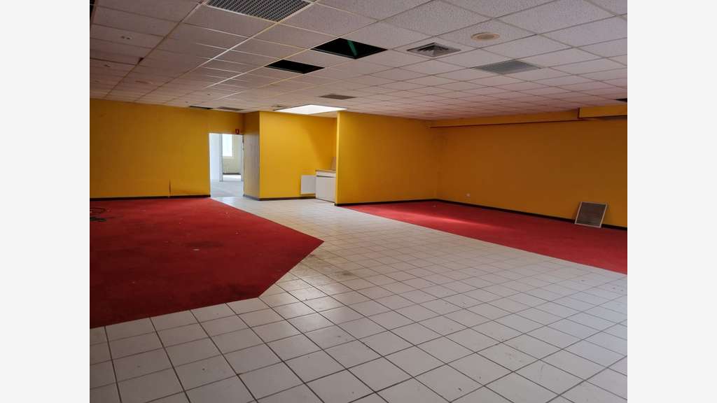 Vente local commercial 300m² RDC à Digne-les-Bains
