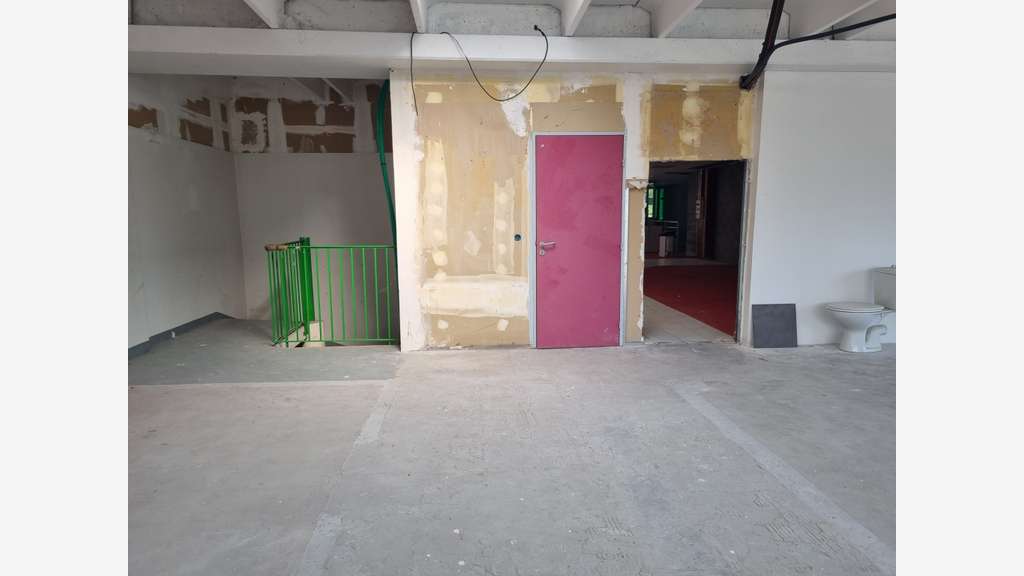 Vente local commercial 300m² RDC à Digne-les-Bains