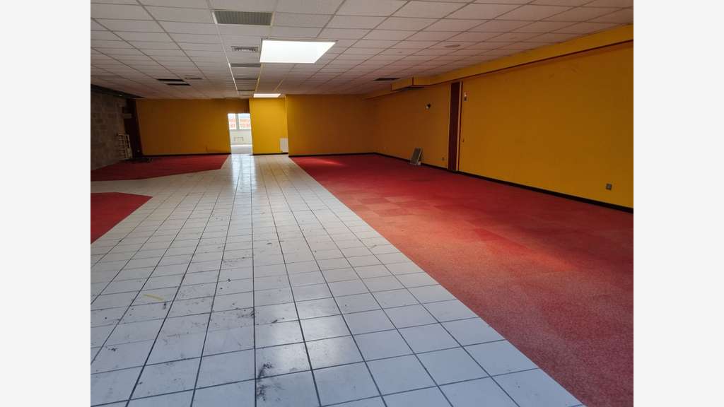 Vente local commercial 300m² RDC à Digne-les-Bains