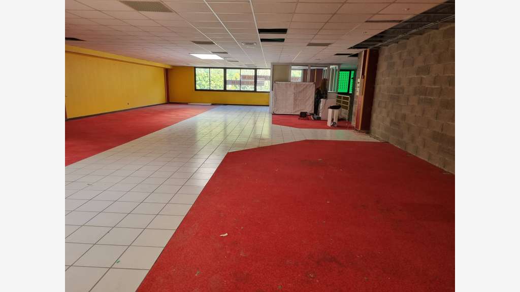 Vente local commercial 300m² RDC à Digne-les-Bains