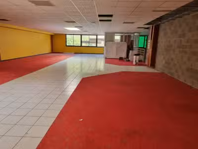 Vente local commercial 300m² RDC à Digne-les-Bains
