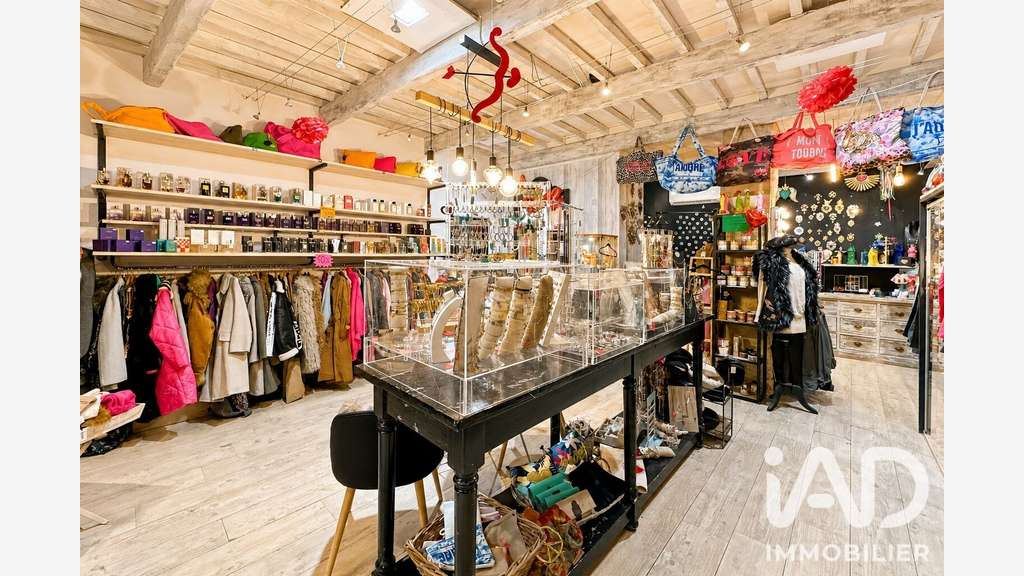 Vente local commercial en centre historique à Uzès
