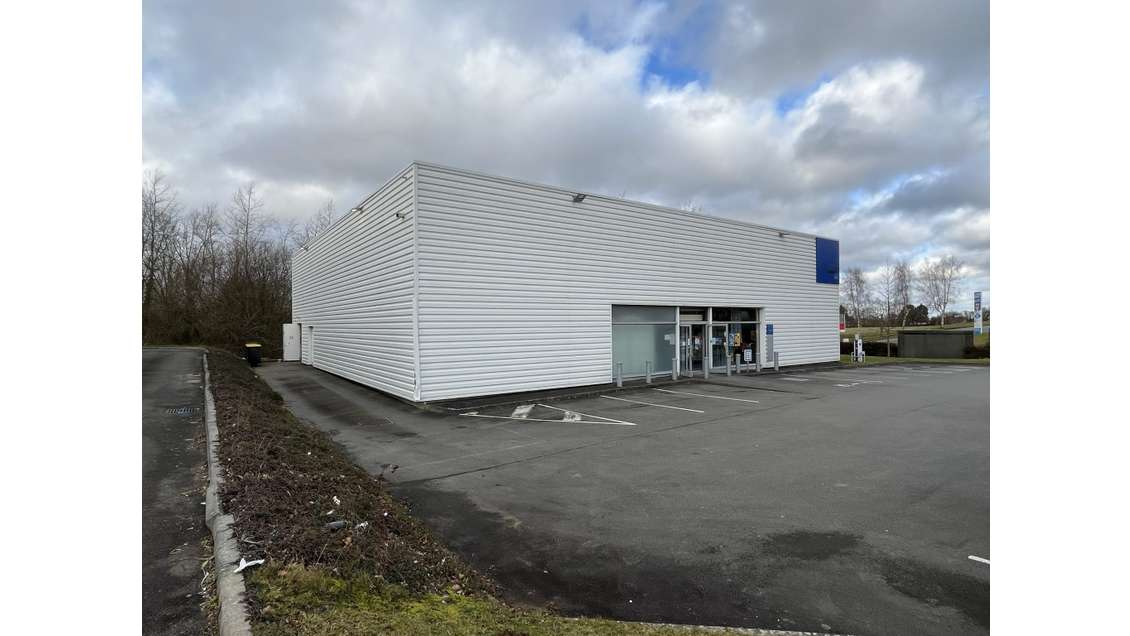 Vente local commercial 600m² à Flers