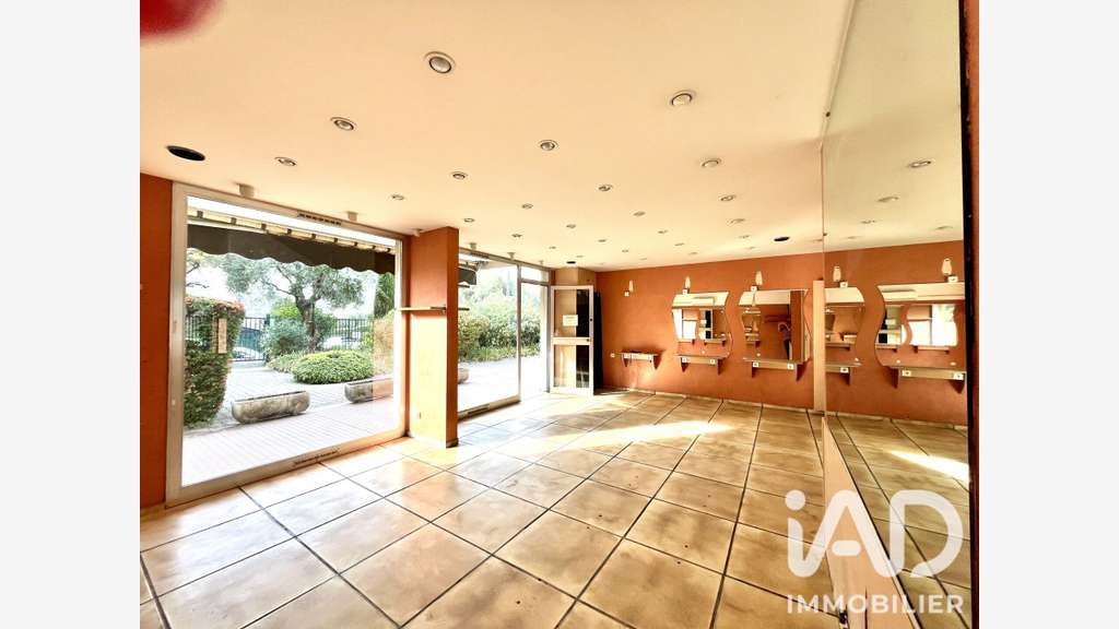 Vente local commercial 35m² à Grasse Saint Claude