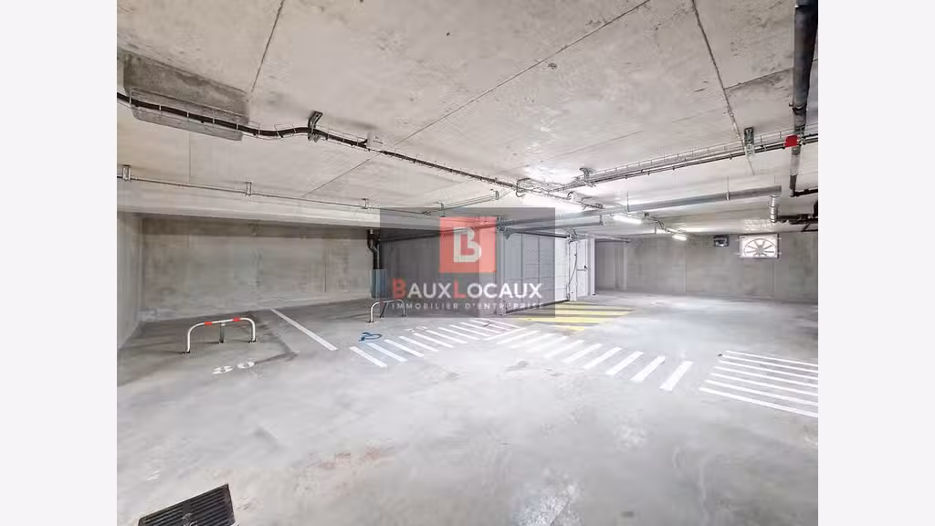 Vente local professionnel neuf 68m² à Istres
