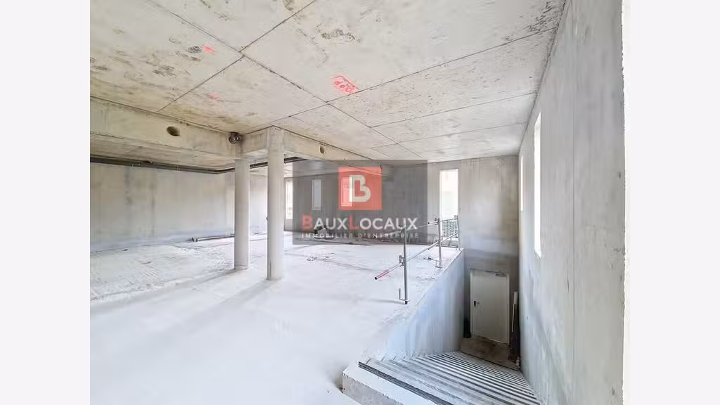Vente local professionnel neuf 68m² à Istres