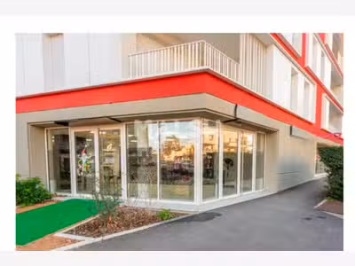 Local 151m² à vendre ou à louer à La Verpillière