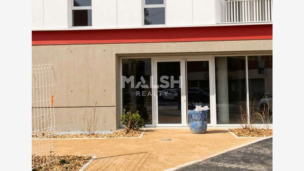 Local 151m² à vendre ou à louer à La Verpillière