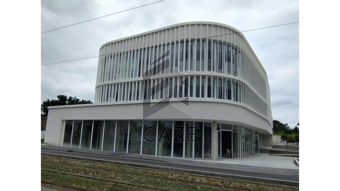 Vente local commercial 438m² au Bouscat