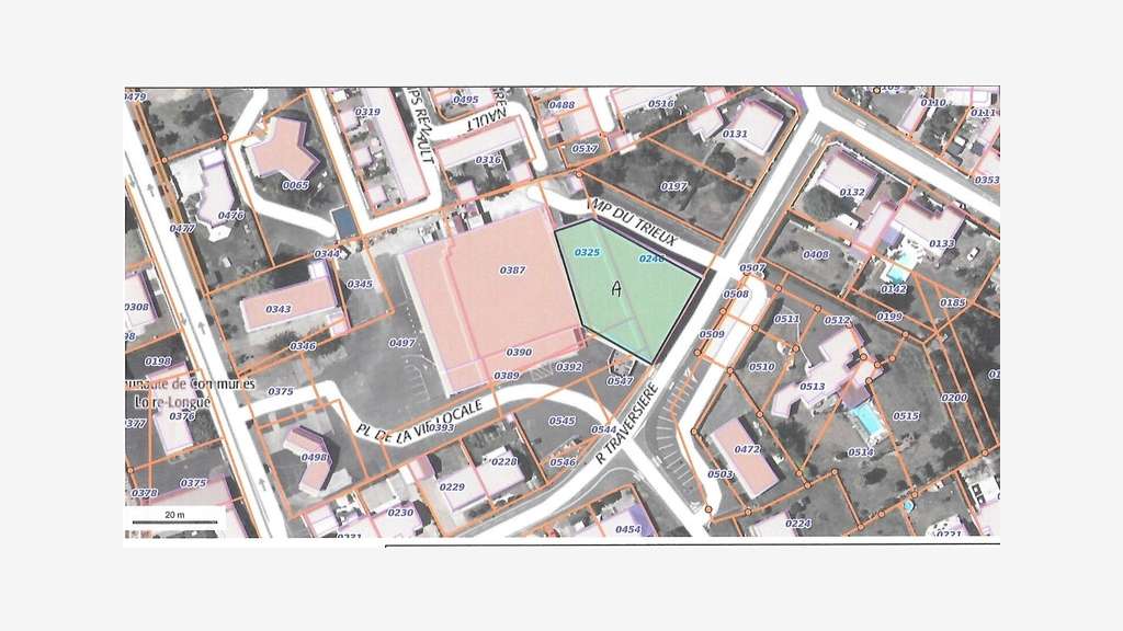 AV local divisible de 3470m² à Longué-Jumelles