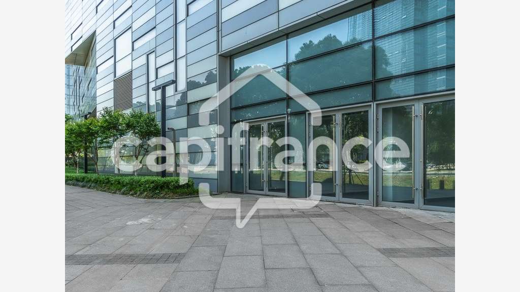 AV local divisible de 3470m² à Longué-Jumelles