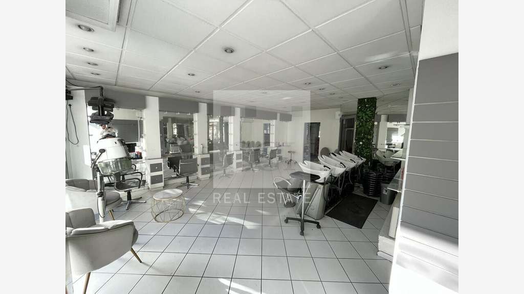 Local commercial 61m² à vendre à Lyon 8e