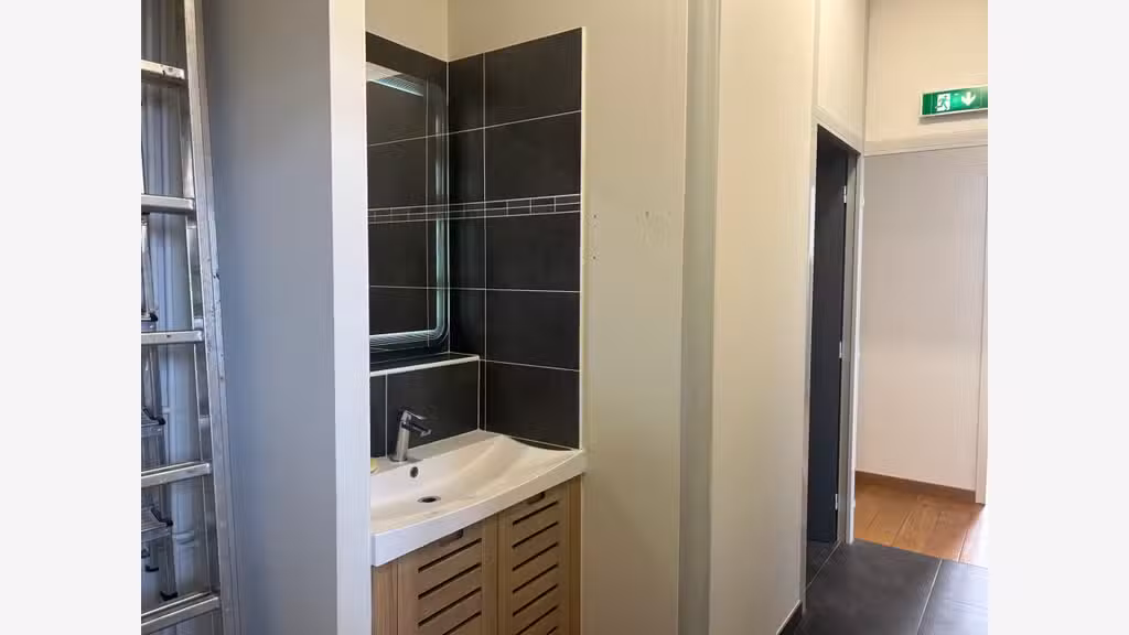 Local 96m² à vendre angle de rues à Lyon 9eme 