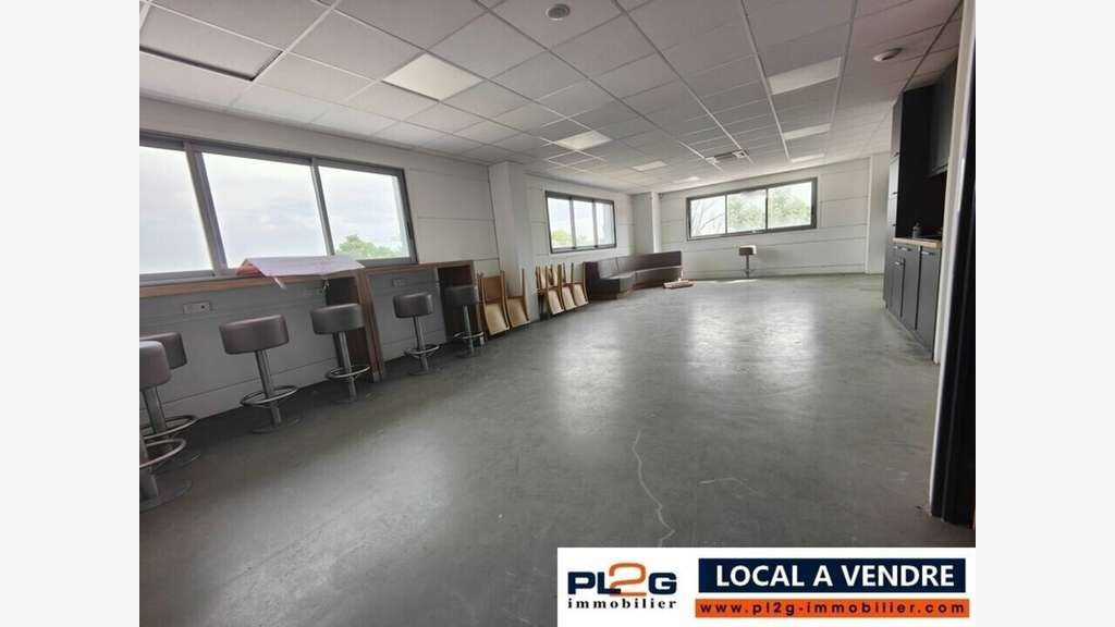 Vente local 345m² en zone commerciale à Manosque 