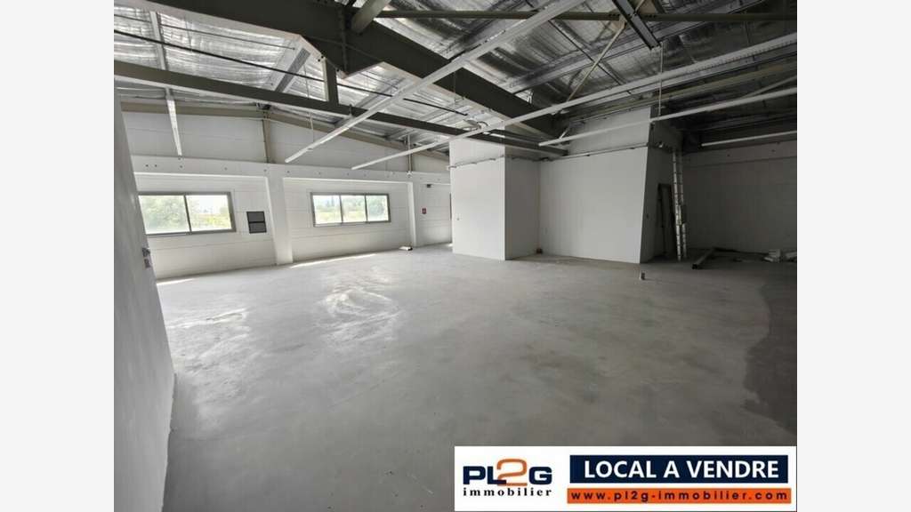 Vente local 345m² en zone commerciale à Manosque 