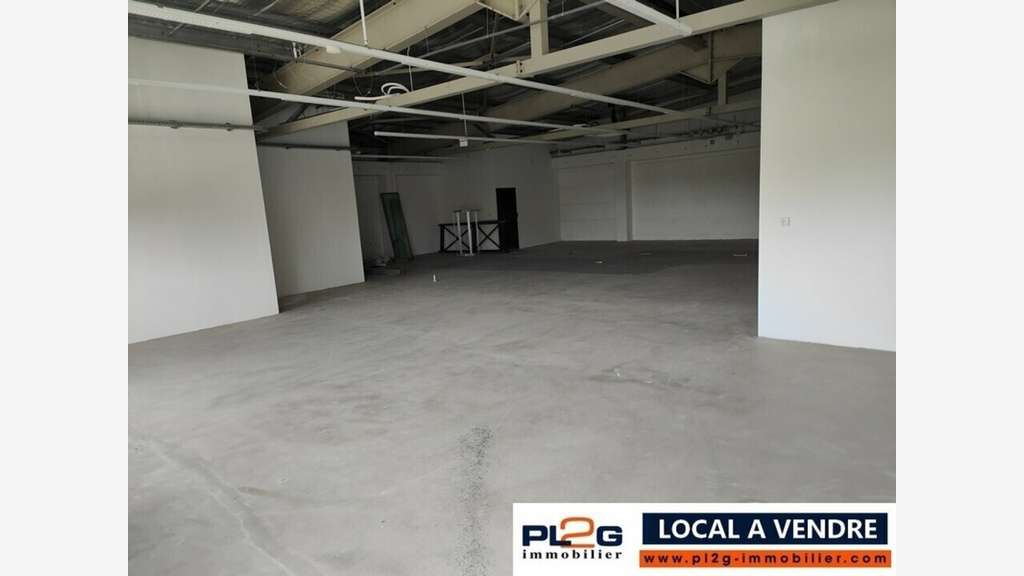 Vente local 345m² en zone commerciale à Manosque 