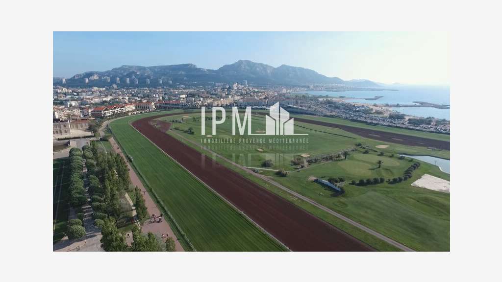 Vente local commercial 2470m² à Marseille 10e