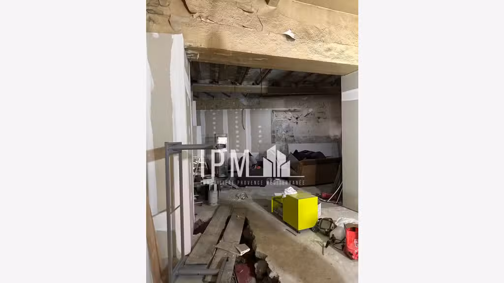 Vente local commercial 120m² à Marseille 13001