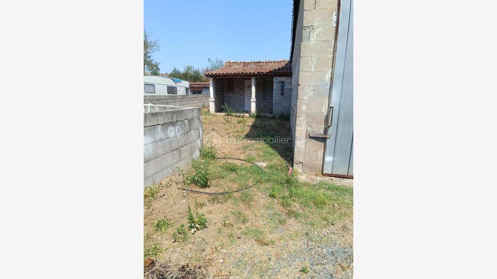 Local à vendre 89m² terrain 1060m² à Montendre