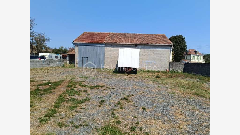 Local à vendre 89m² terrain 1060m² à Montendre