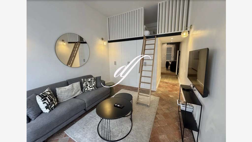 Vente local rénové avec mezzanine à  Paris 5ème