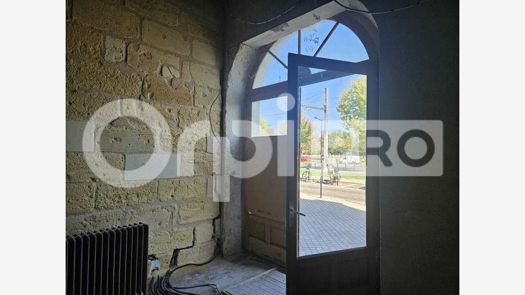 Local 42m²  à vendre à Bordeaux quai de la Monnaie