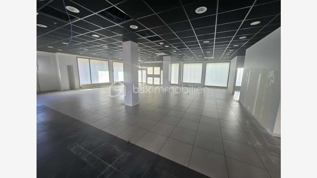 Vente local 300m² accès PMR à Roanne centre