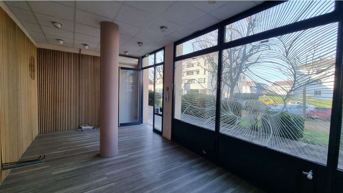 Vente local commercial 77m² centre ville Ambérieu