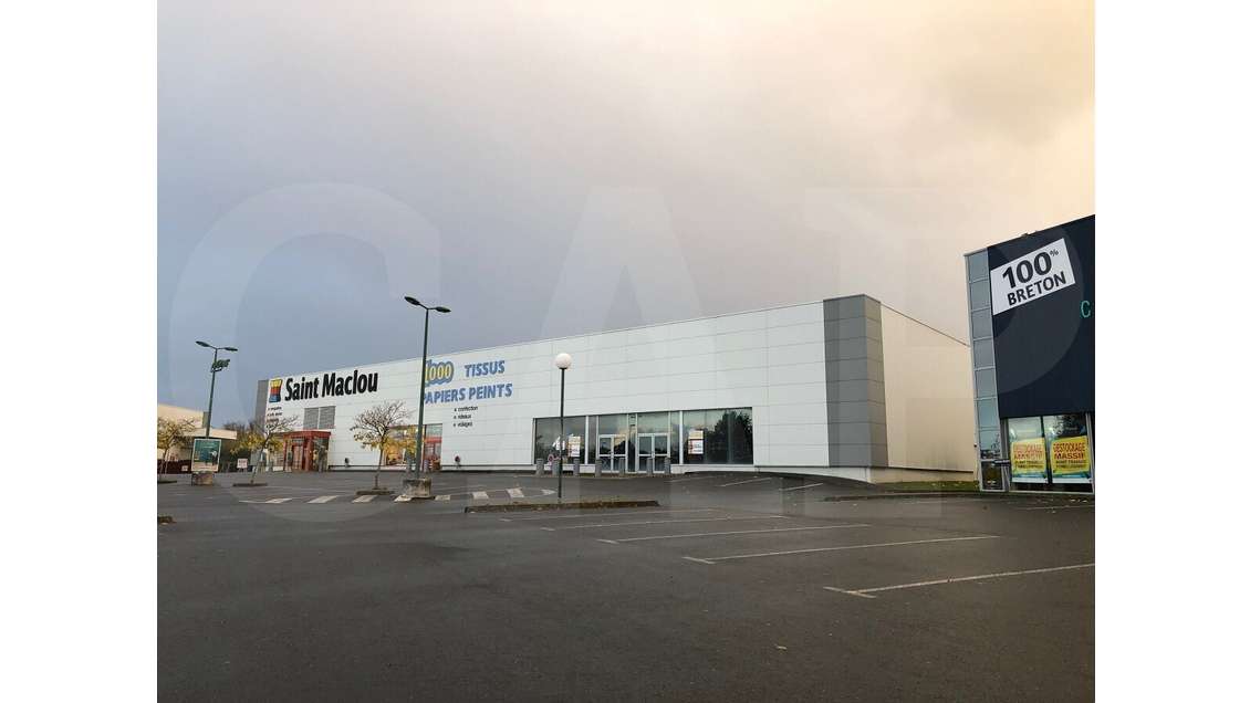 Vente cellule commerciale 950m² à Lannion Rusquet