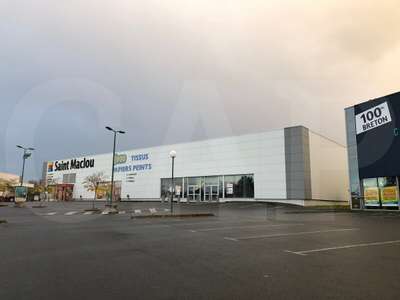 Vente cellule commerciale 950m² à Lannion Rusquet