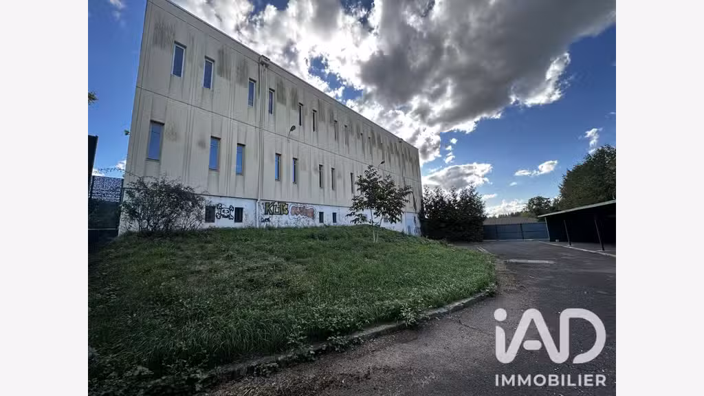 Vente local commercial 470m² à Saint-Céré
