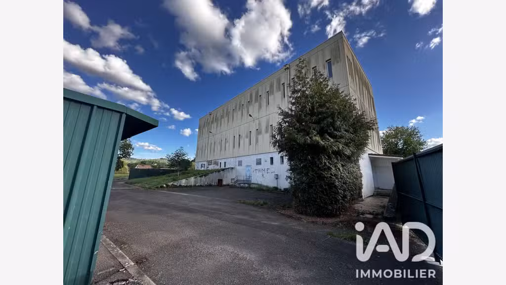 Vente local commercial 470m² à Saint-Céré