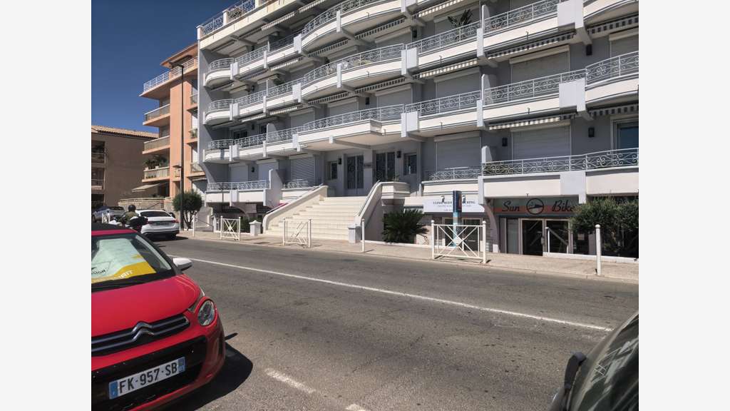 A vendre local 50m² front de mer Sainte-Maxime
